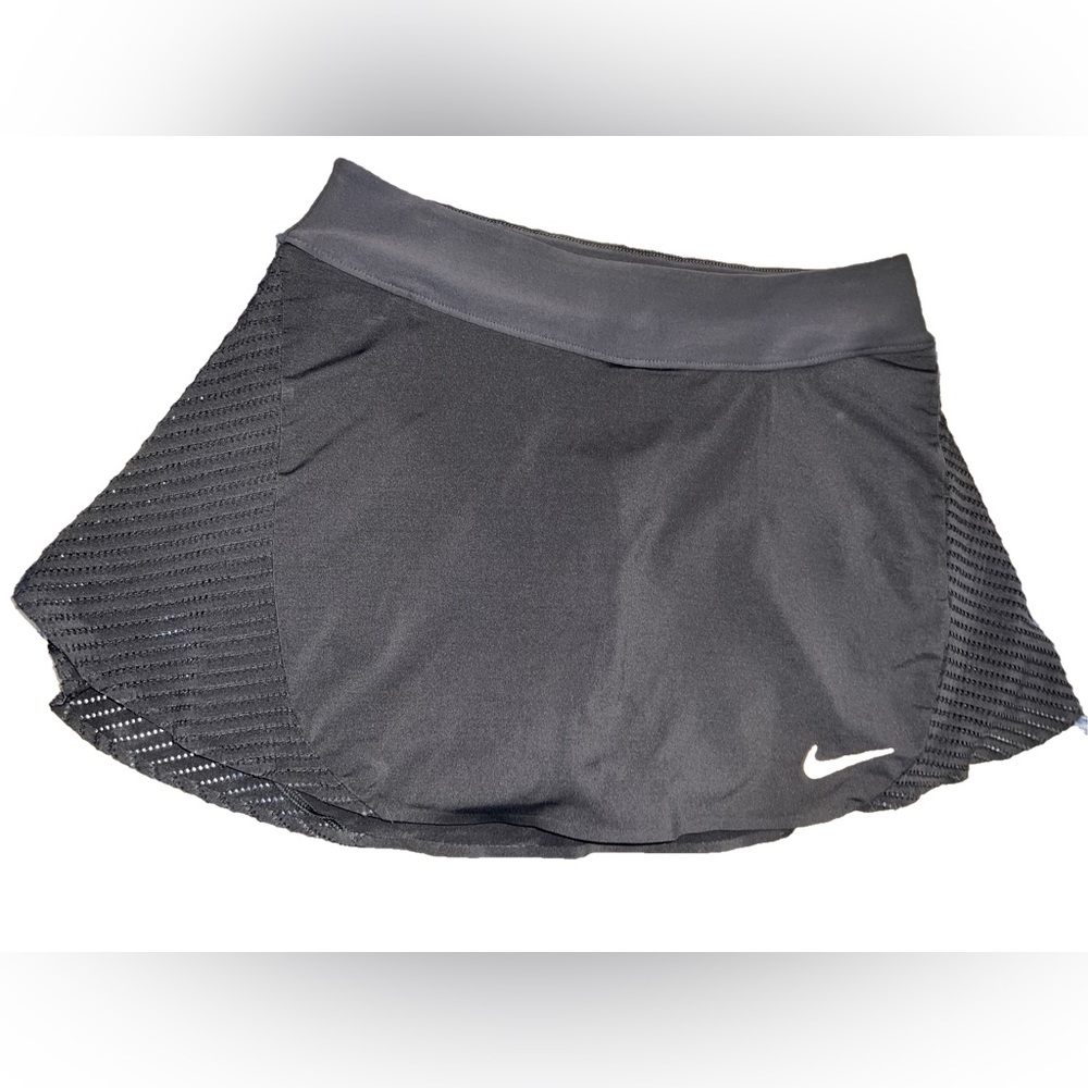 Nike Dri Fit Activewear Gray Skirt with Built-in Shorts Size M